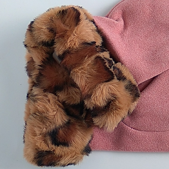 2/$18 Women's Leapord Print Faux Fur Lined Touch Screen Pink Gloves- OS  NWT - Picture 4 of 7